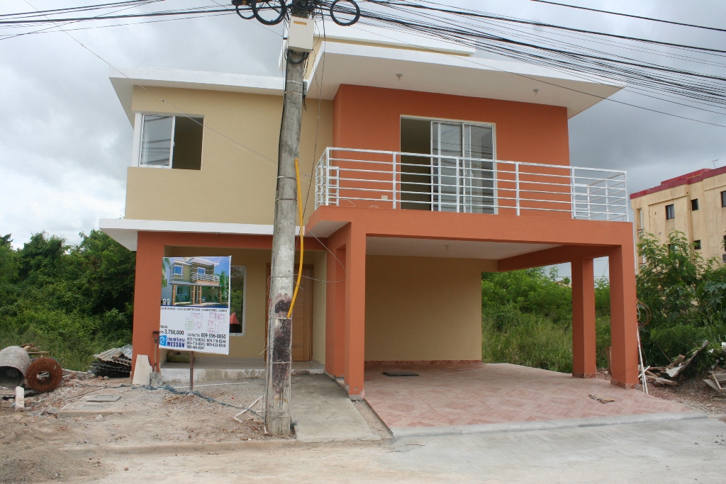 CASA DE 2 NIVELES EN AUTOPISTA SAN ISIDRO